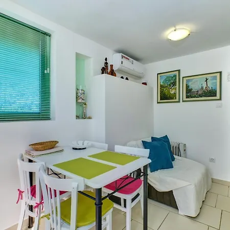 Neno - Terrace & Parking * Veli Losinj