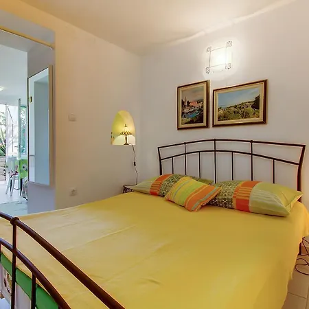 Neno - Terrace & Parking Apartment