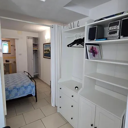 Neno - Terrace & Parking Veli Lošinj