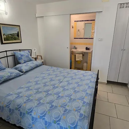 Neno - Terrace & Parking Apartment *