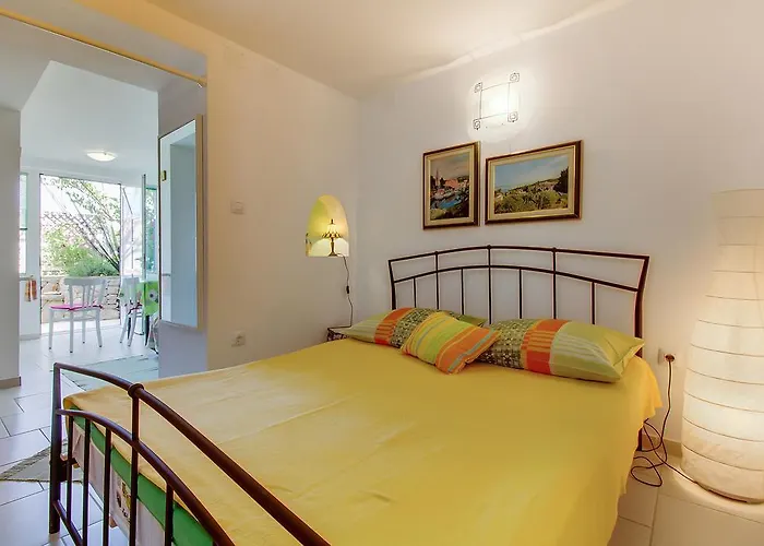 Neno - Terrace & Parking Apartament