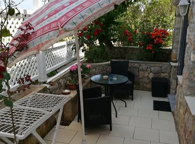 Neno - Terrace & Parking