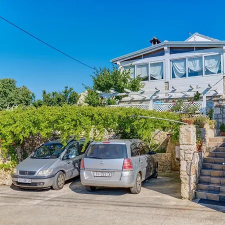 Neno - Terrace & Parking Veli Lošinj