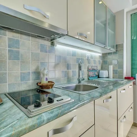 Neno - Terrace & Parking Apartman *