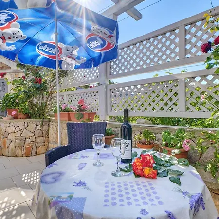 Neno - Terrace & Parking Apartman *