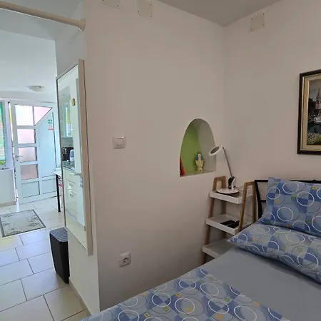 Neno - Terrace & Parking Apartman Veli Lošinj