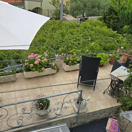 Neno - Terrace & Parking * Veli Lošinj