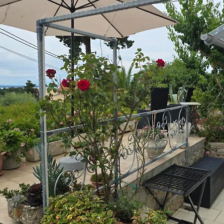 Neno - Terrace & Parking