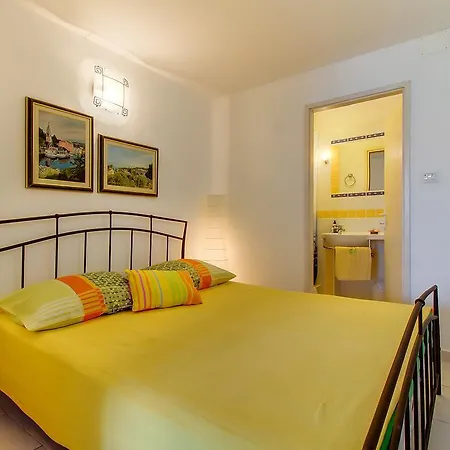 Neno - Terrace & Parking