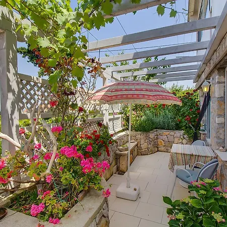 Neno - Terrace & Parking * Veli Lošinj