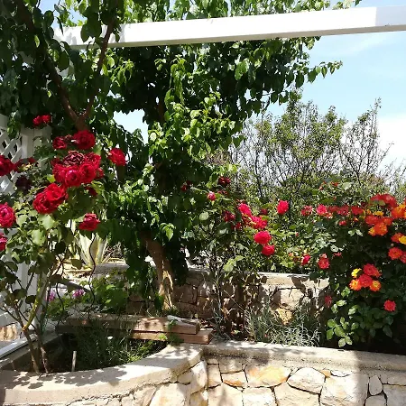 Neno - Terrace & Parking Veli Lošinj