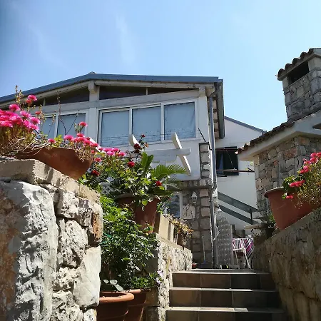 Neno - Terrace & Parking