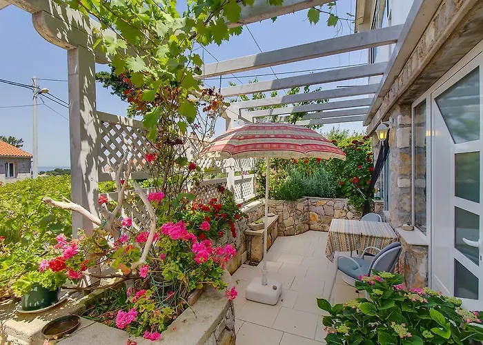 Neno - Terrace & Parking * Veli Lošinj